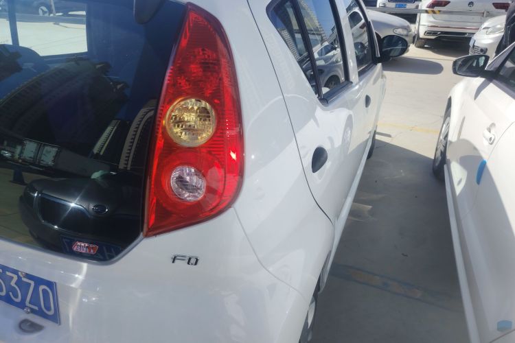 比亚迪F0 2015款 1.0L AMT 铉酷型车身外观9