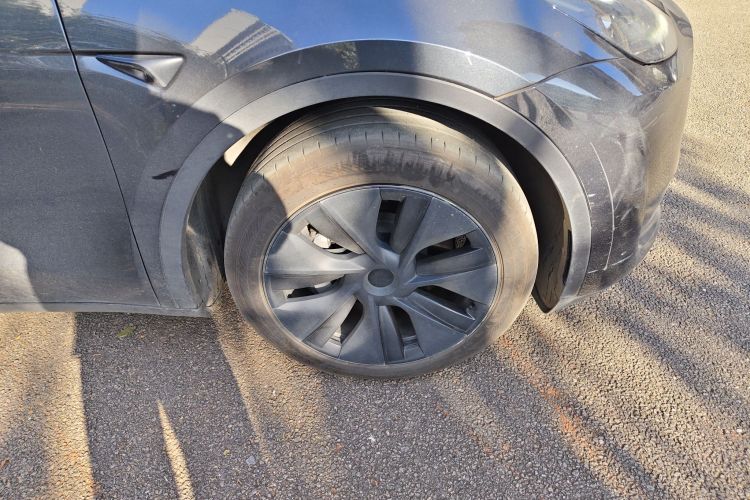 特斯拉 Model Y 2024款 后轮驱动版车身外观10