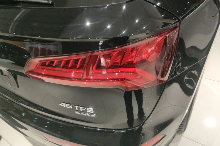 奥迪Q5L 2018款 45 TFSI 尊享时尚型 国V车身外观9