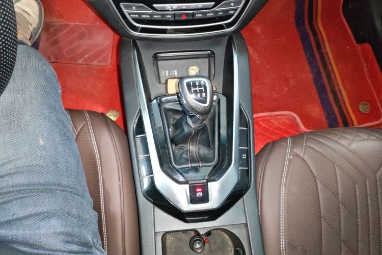 北京汽车 北京U5 2020款 1.5L 手动尊贵版 国VI中控内饰18