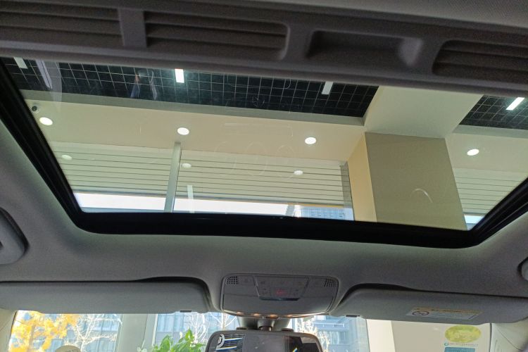 奔驰C级 2018款 C 180 L 动感型运动版局部细节22