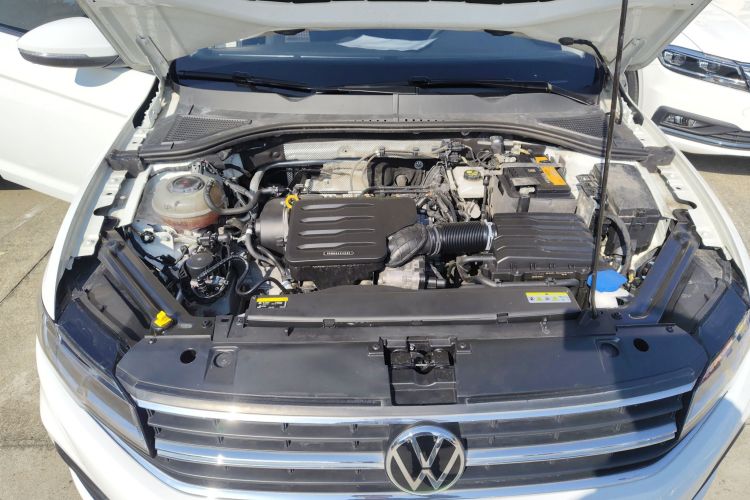 大众 宝来 2021款 1.5L 自动时尚智联版机舱底盘24