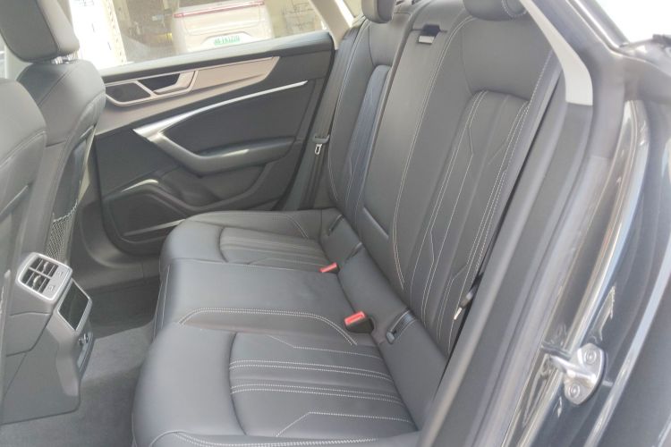 奥迪A7 2024款 45 TFSI 臻选型中控内饰21