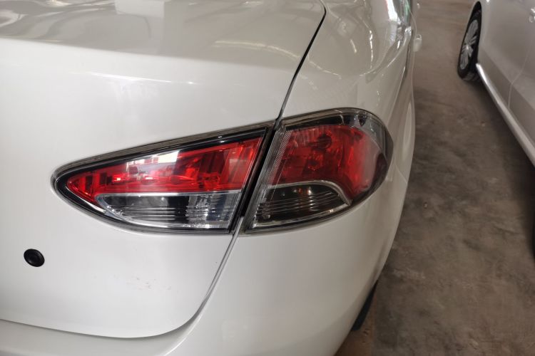 马自达2 2012款 三厢炫动 1.5L 手动时尚版车身外观9