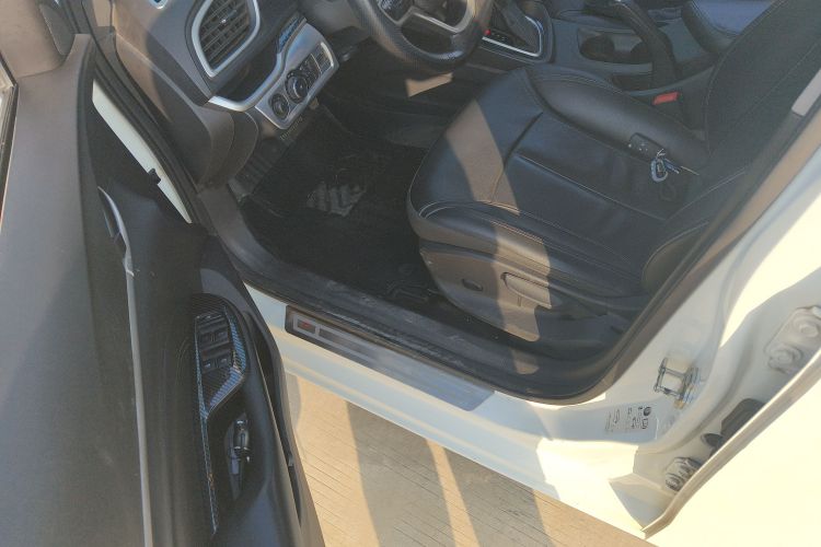 别克 英朗 2015款 18T 双离合豪华型中控内饰20