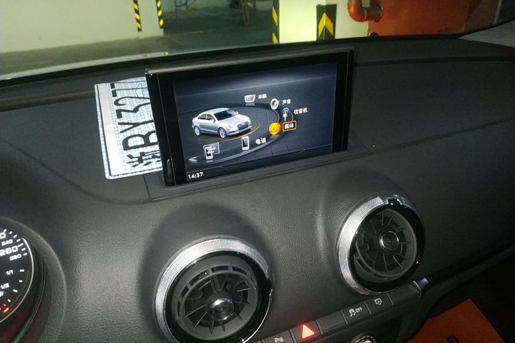 奥迪A3 2018款 30周年年型 Limousine 35 TFSI 时尚型中控内饰16