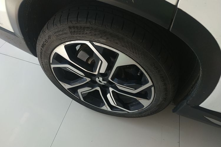 蔚来ES8 2018款 创始版车身外观6008