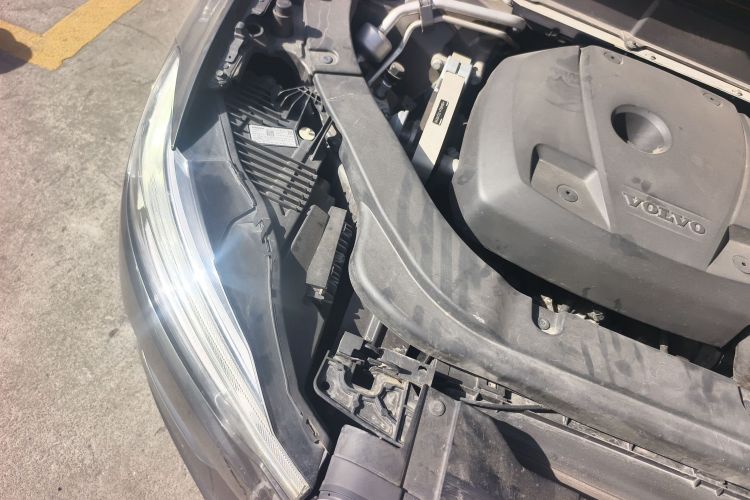 沃尔沃XC60 2019款 T5 四驱智逸版 国V机舱底盘25