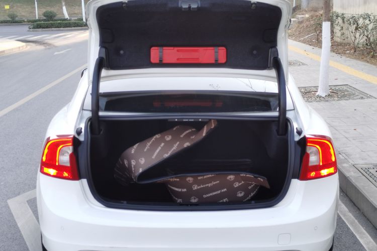 沃尔沃S60 2014款 S60L T5 智越版机舱底盘23