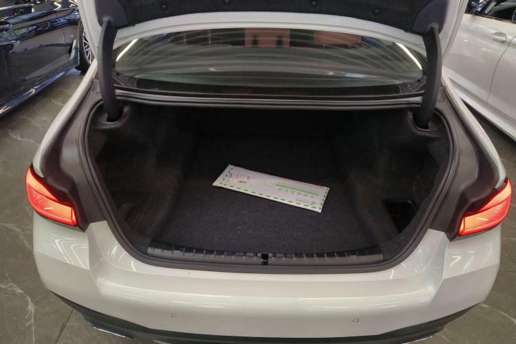 宝马5系 2022款 改款二 525Li M运动套装机舱底盘23