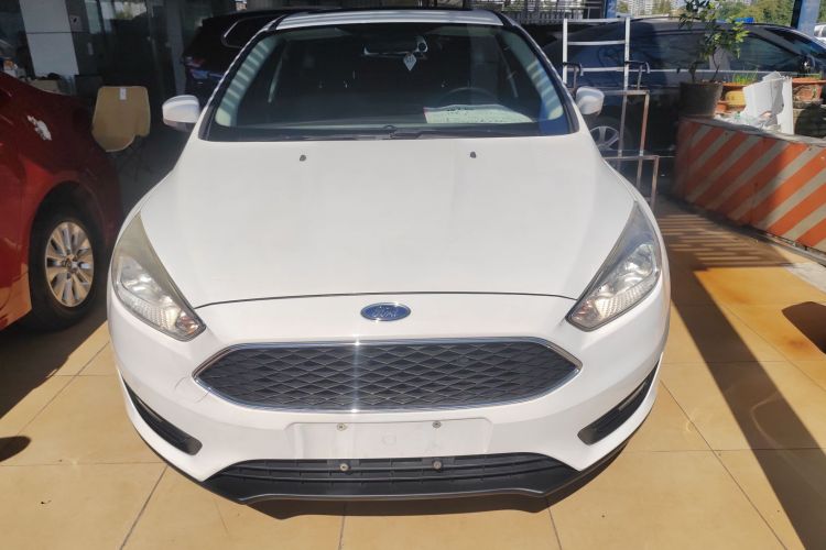 福特 福克斯 2018款 两厢经典 1.6L 自动风尚型智行版车身外观2