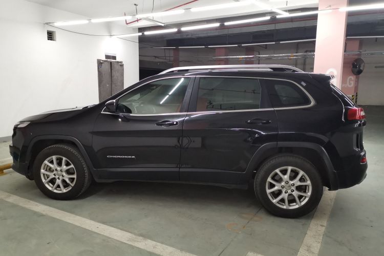 Jeep 自由光 2016款 2.4L 专业版车身外观6003