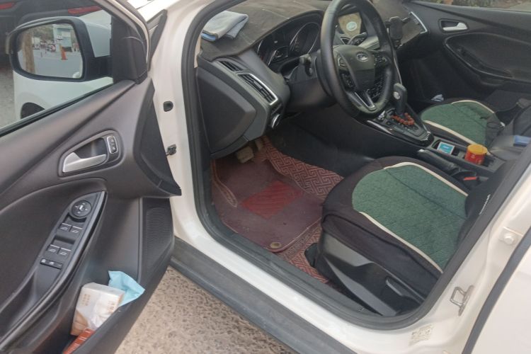 福特 福克斯 2018款 三厢经典 EcoBoost 180 自动精英型中控内饰20