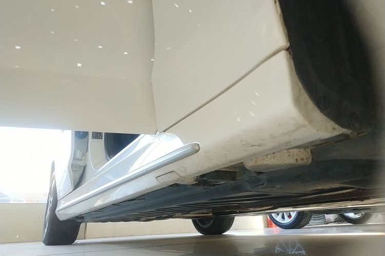 奔驰C级 2021款 C 260 L 运动版局部细节9001