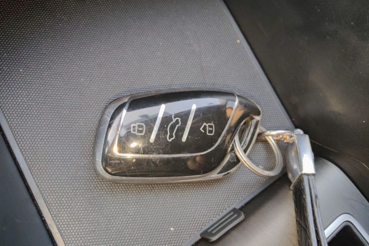 荣威i5 2023款 1.5L CVT尊荣版中控内饰11