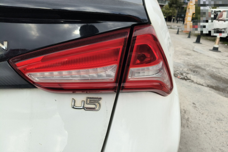 纳智捷 U5 SUV 2017款 1.6L 手动骑士版车身外观9