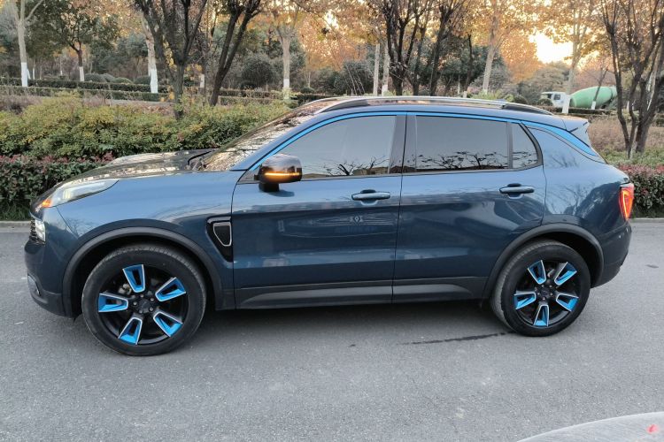 领克01 2017款 2.0T 两驱耀Pro版车身外观4