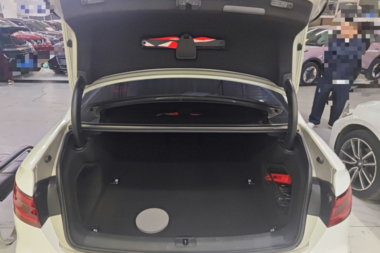 奥迪A4L 2018款 30周年年型 40 TFSI 进取型机舱底盘23