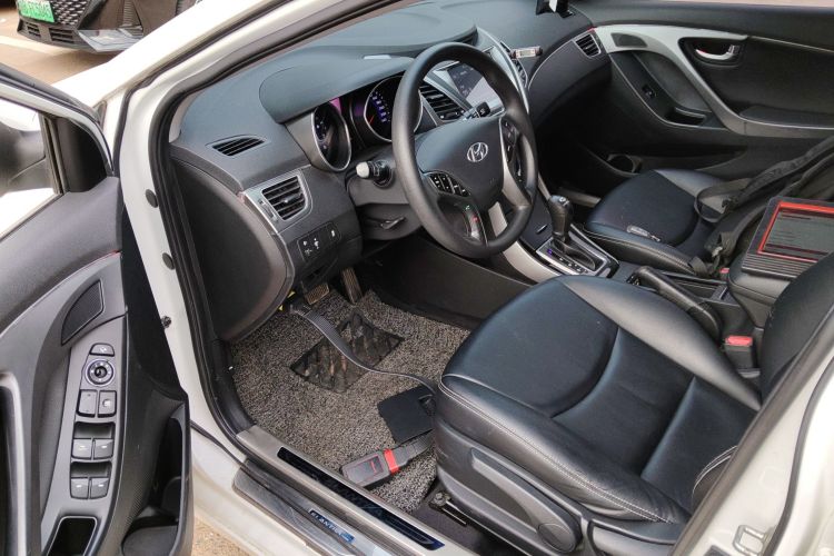 现代 朗动 2016款 1.6L 自动尊贵型中控内饰7003