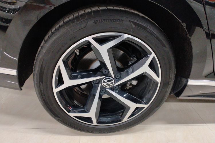 大众 迈腾 2023款 200万辆纪念版 330TSI DSG豪华型车身外观6008