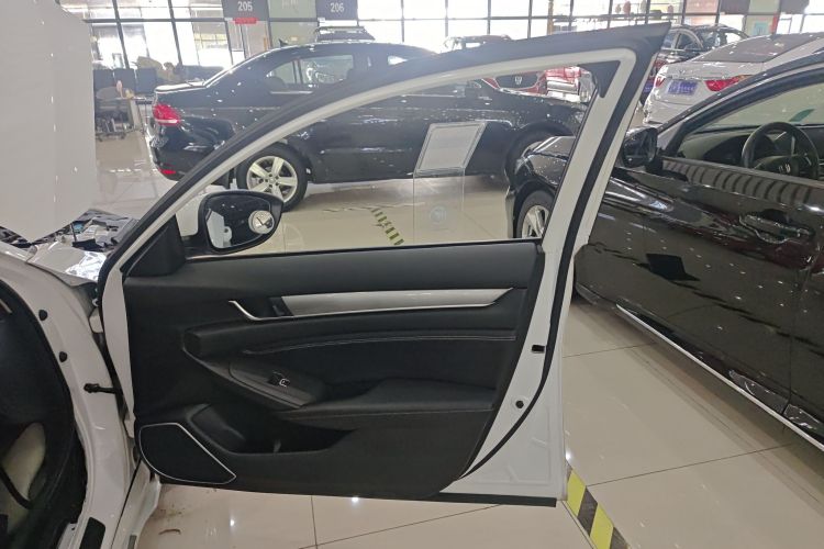 本田 英仕派 2019款 260TURBO 精致版 国VI中控内饰7005