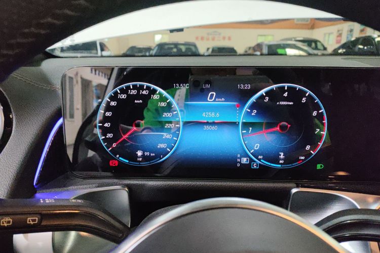 奔驰GLB 2022款 GLB 200 动感型中控内饰14