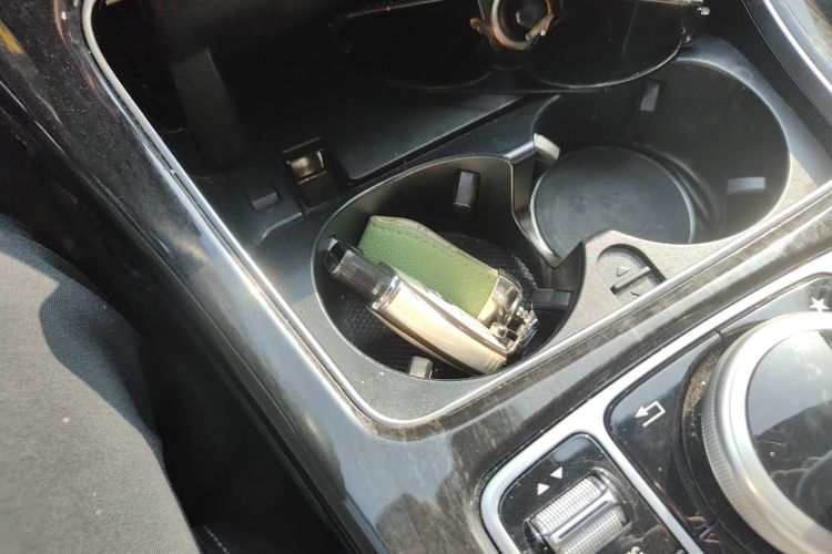 奔驰C级 2018款 C 200 运动版中控内饰7001