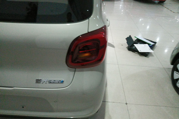 五菱汽车 宏光MINIEV 2025款 四门版 进阶款车身外观9