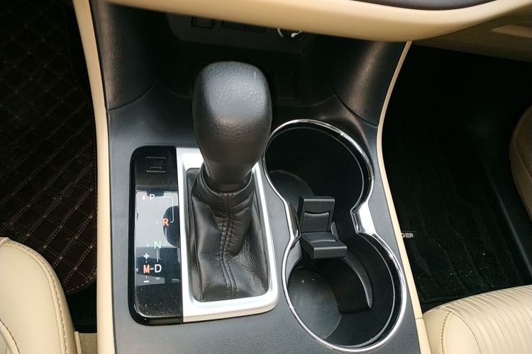 丰田 汉兰达 2018款 2.0T 两驱精英版 7座 国VI局部细节18