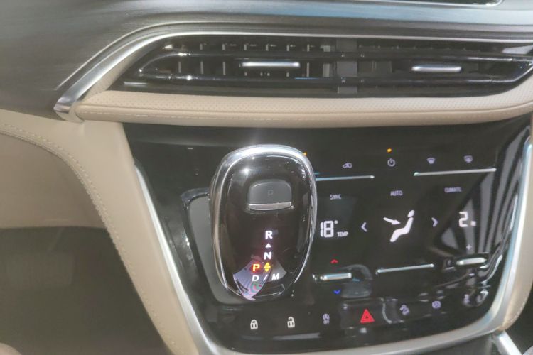 别克GL8 2021款 ES陆尊 653T 尊享型中控内饰18