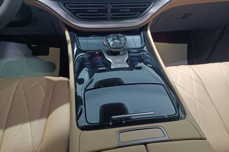 腾势D9 2022款 DM-i 970 四驱旗舰型局部细节18