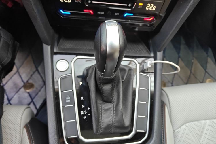 大众 迈腾 2023款 200万辆纪念版 330TSI DSG豪华型中控内饰18