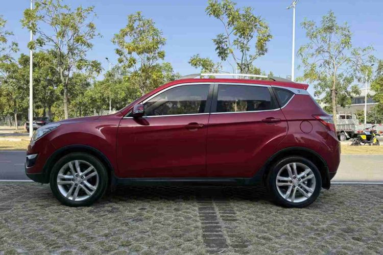 长安CS35 2016款 1.6L 手动豪华型 国V车身外观4