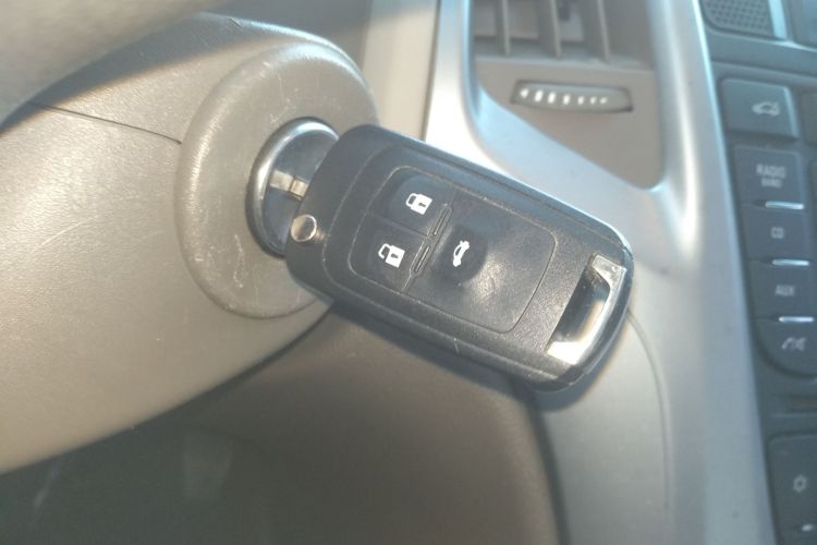 别克 英朗 2013款 GT 1.6L 自动时尚版中控内饰11