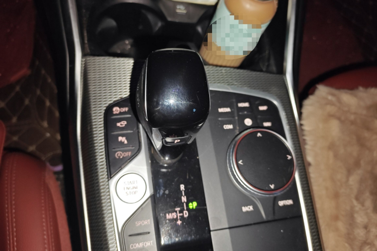 宝马3系 2022款 改款 325i M运动曜夜套装中控内饰18