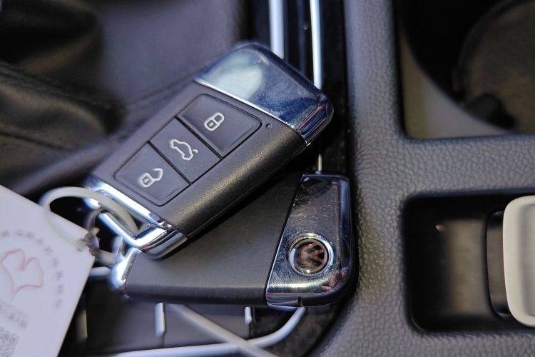 一汽-大众CC 2019款 330TSI 华颜版 国V中控内饰11