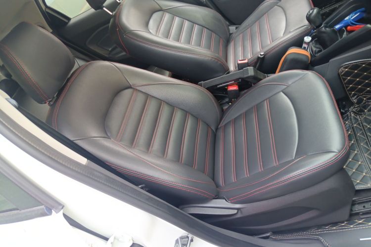 福特 翼搏 2013款 1.5L 手动舒适型局部细节41