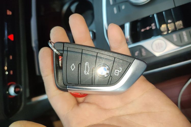 宝马3系 2024款 325i M运动套装中控内饰11