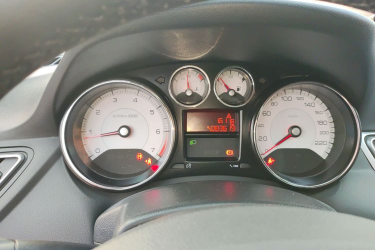 标致308 2014款 乐享版 经典 1.6L 手动优尚型中控内饰14