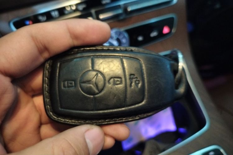 奔驰E级 2018款 改款 E 200 L中控内饰7001