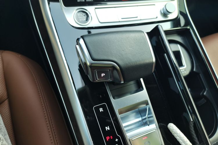 奥迪Q7 2021款 55 TFSI quattro S line运动型中控内饰18