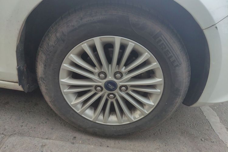 福特 福睿斯 2015款 1.5L 手动舒适型车身外观10