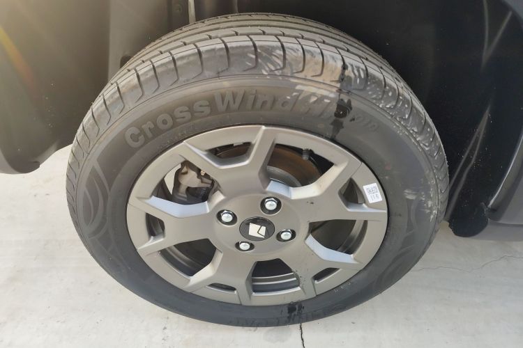 宝骏悦也Plus 2026款 301km旗舰版车身外观6008