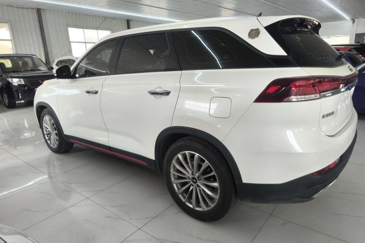 长安欧尚X7 PLUS 2022款 1.5T 蓝鲸版自动尊贵型车身外观4