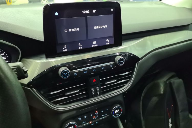 福特 福克斯 2020款 两厢 EcoBoost 180 自动锋潮型中控内饰16