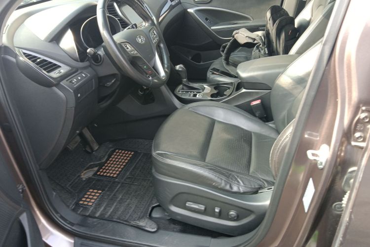 现代 胜达 2013款 2.4L 自动两驱智能型局部细节19