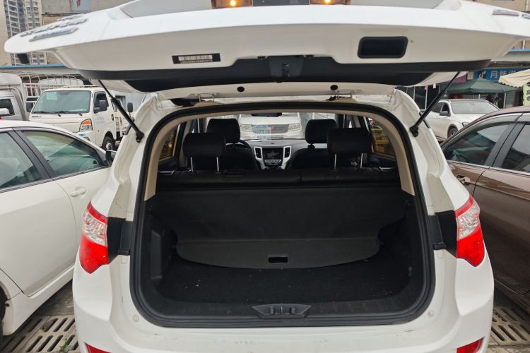 长安CS35 2016款 1.6L 自动豪华型 国V机舱底盘23