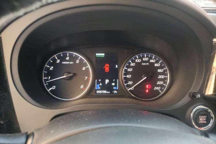 三菱 欧蓝德(进口) 2016款 2.4L 四驱精英版 5座中控内饰14