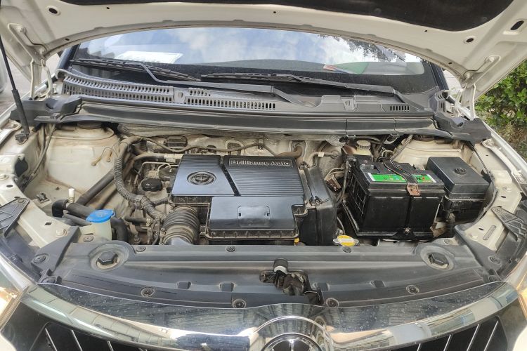 中华V3 2016款 1.5L 手动舒适型机舱底盘24