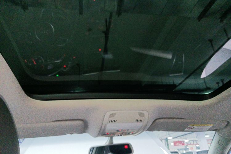 奥迪Q5 2018款 典藏版 40 TFSI 技术型中控内饰22